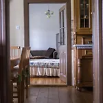 Zamek Nemilkov Διαμέρισμα *