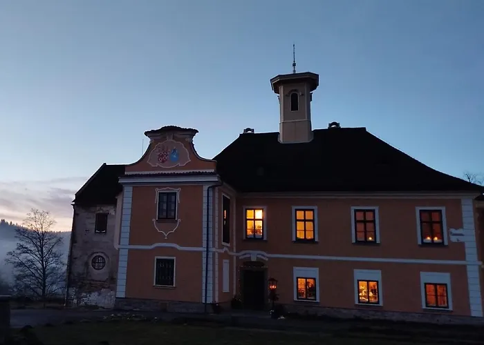 Zamek Nemilkov شقة Velhartice